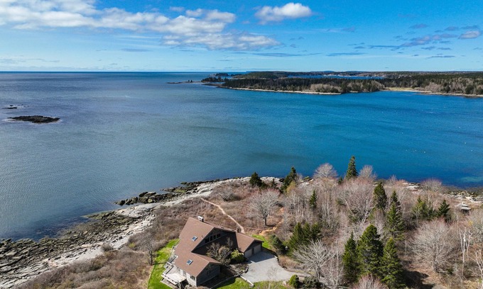 Tenants Harbor House | Oceanfront house on 3 acres with vast shoreline & amazing views - dog-friendly