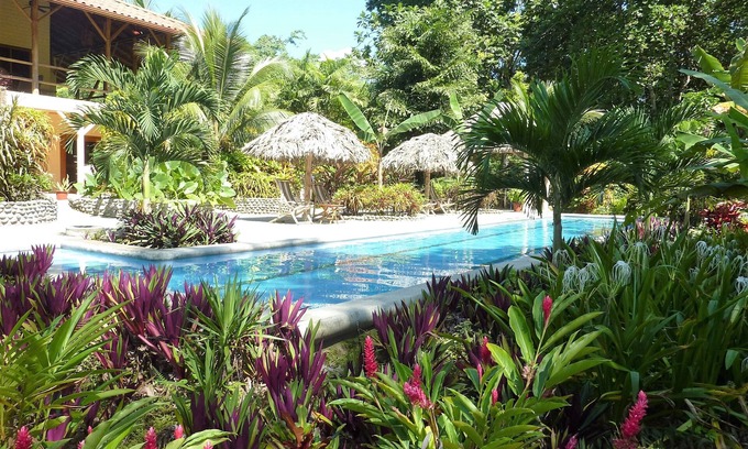 Bocas del Toro Bed & Breakfast | Oceanfront La Playa Casita at Bluff Beach Retreat in Bocas del Toro