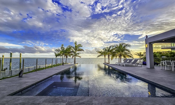 Farara Shores House | Oceanfront Luxury, Infinity Pool W/Spa, Dock, Kayaks