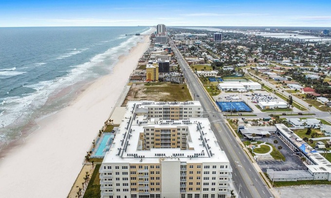 Daytona Beach Condo | Oceanfront Oasis Daytona Beach 1BR/1BA - Courtyard View #338