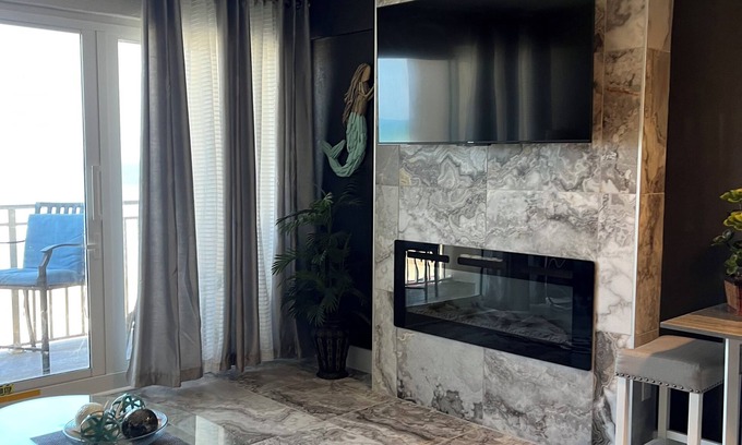 Davis Condo | Oceanfront paradise.