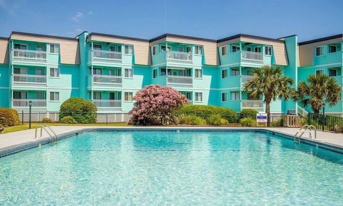 Morehead City Condo | Oceanfront | Pool | 2 Bedrooms