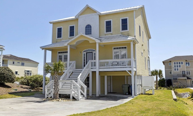 Emerald Isle House | Oceanfront, private pool,hot tub,elevator located in the Dolphin Ridge community