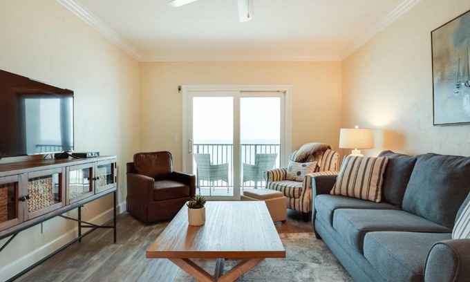 Daytona Beach Shores Apartment | Oceanfront Retreat with Beach and Resort Access!