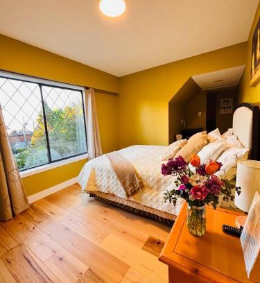Regional District of Nanaimo Bed & Breakfast | Oceanside Manor - Ocean View