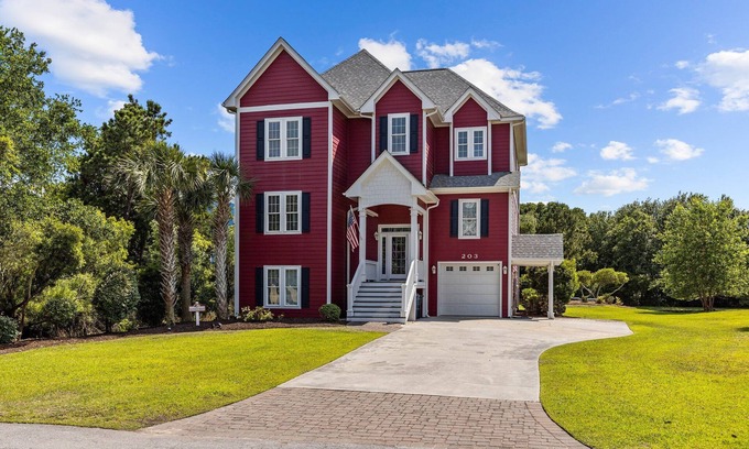 Emerald Isle House | Oceanside,private pool,golf cart,elevator,easy beach access,in Spinnaker's Reach
