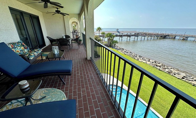 Saint Simons Island Condo | Oceanside, Top & Center at Pier Pointe-10% off most of yr for 7 or more nights