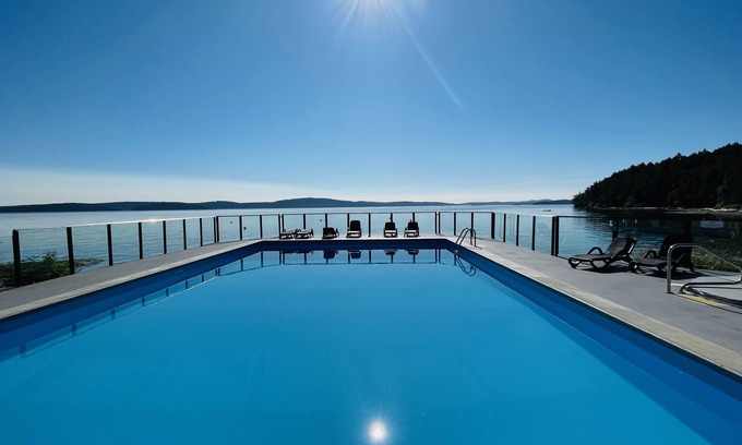 North Oyster House | Oceanside Townhome at the Inn of the Sea: hot tub, pool, private dock + more!
