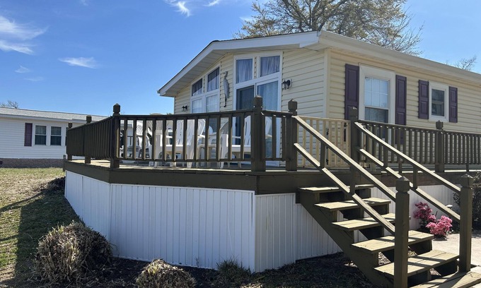 Garden City Cottage | Oceanside Village East Lake Waterfront Cottage