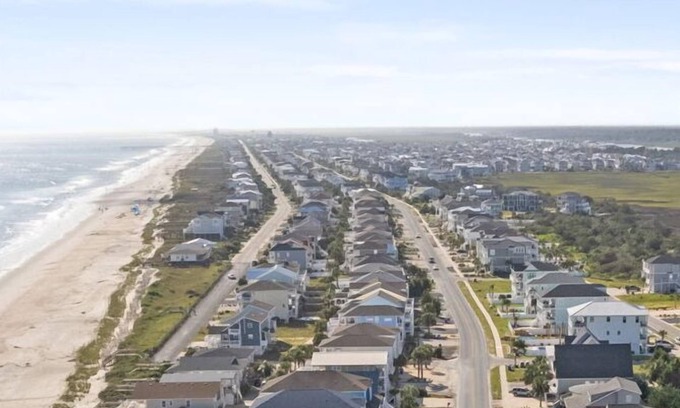 Ocean Isle Beach House | Oceanview 6 Bedroom, Saltwater Pool, Ping Pong-Linens included, Views!