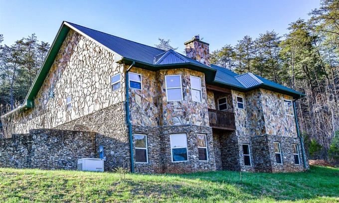 Turtletown House | Ocoee Stone Lodge | 3 Bed, 2 Bath | Wifi | Fireplace
