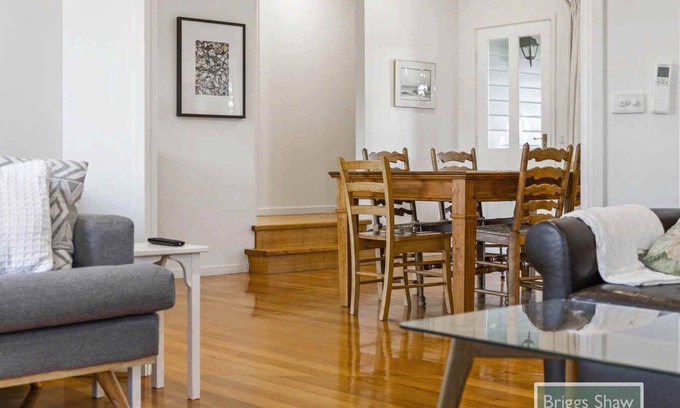Blairgowrie Cottage | Ode to Glittering Bay