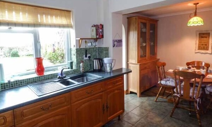 Hixon Cottage | Off Puddle Hill