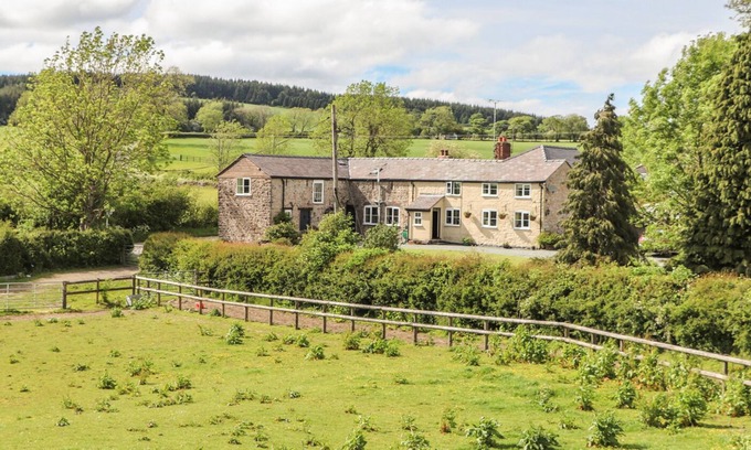 Longford Cottage | OFFA'S COTTAGE, pet friendly, character holiday cottage in Oswestry