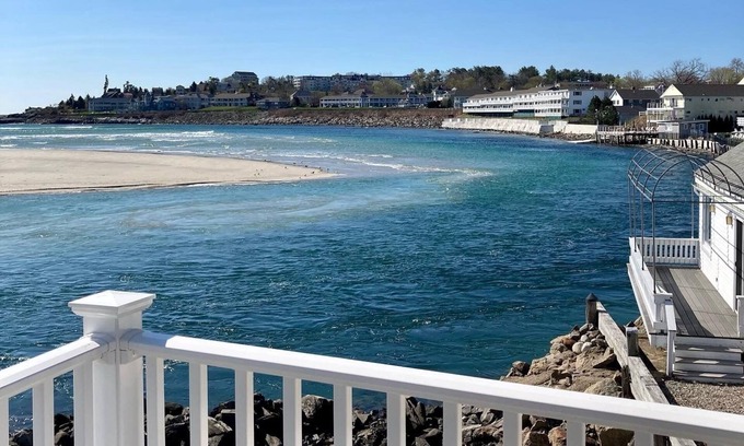 Ogunquit Condo | Ogunquit ocean front 1BR/1BA with deck, short walk to beach + center of town
