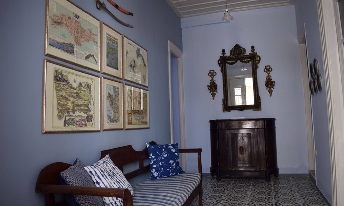 Karlovassi House | Oikίa Athanasia
