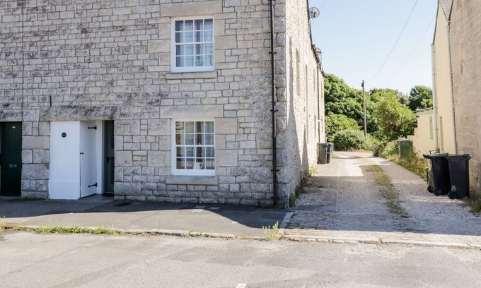 Southwell House | OLA COTTAGE, pet friendly, character holiday cottage in Portland Bill