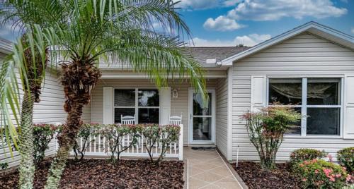Caroline Villa | Olanta - Patio Villa Near Lake SumterVillagepeople