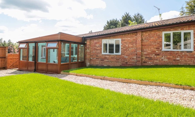 Blaisdon Cottage | OLD APPLE STORE, with a garden in Newent