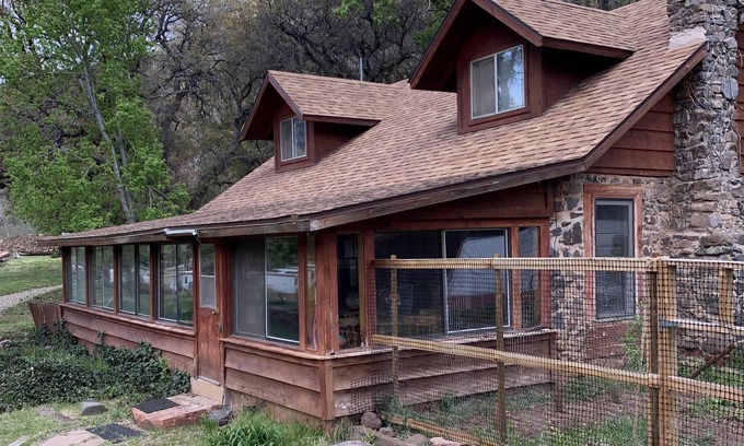 Sedona House | Old fashioned homestead in Oak Creek Canyon