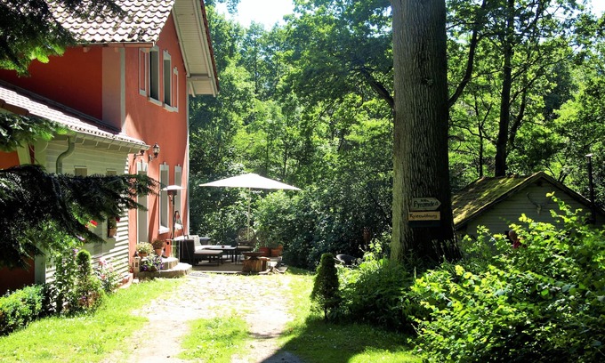 Garzau Apartment | Old forester's house in the nature park, surrounding area of Berlin, own terrace, sauna, WiFi