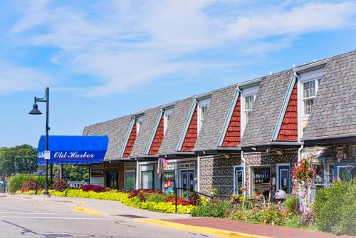 South Haven Hotel | Old Harbor Inn