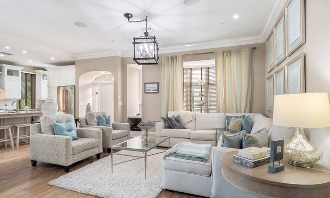 Old Naples Villa | Old Naples Walk to 5th Ave 4 Bedrm 5 bath home MONTHLY DISCOUNT