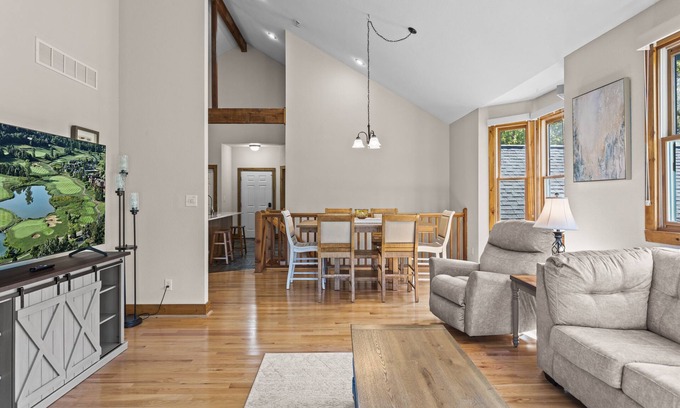 Camdenton House | Old No. 7 - Golf Course Home on the 7th Hole at Old Kinderhook!