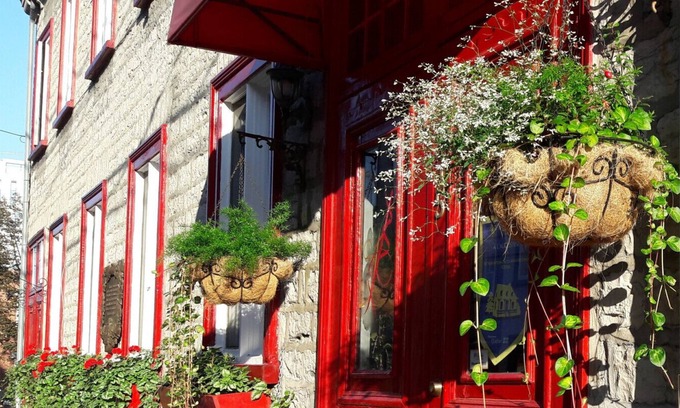 Saint-Jean-Baptiste Bed & Breakfast | Old Quebec, 2 nice rooms, living and private bath