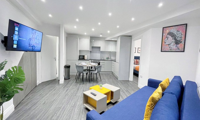Hoxton House | Old St 1-Bed flat w/Patio near Hoxton, Shoreditch