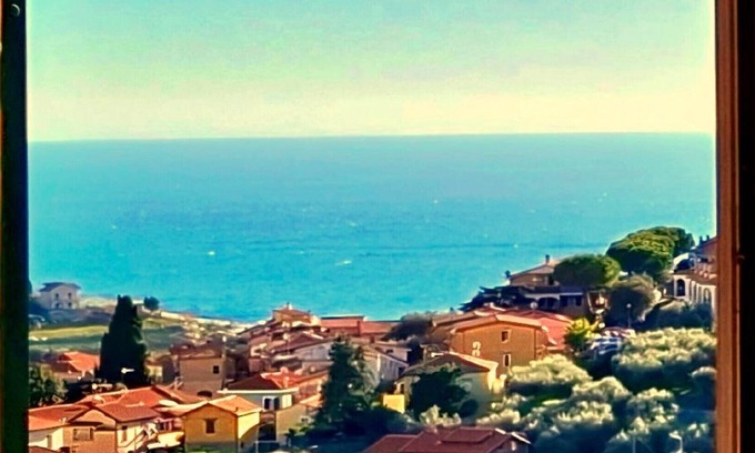 Pompeiana House | Old stone house with sea view