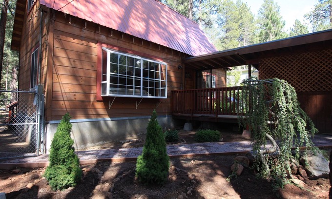 South Lake Tahoe Cabin | Old Tahoe Charm Meets Modern Design – Walk to Lake, Heavenly Village & Casino