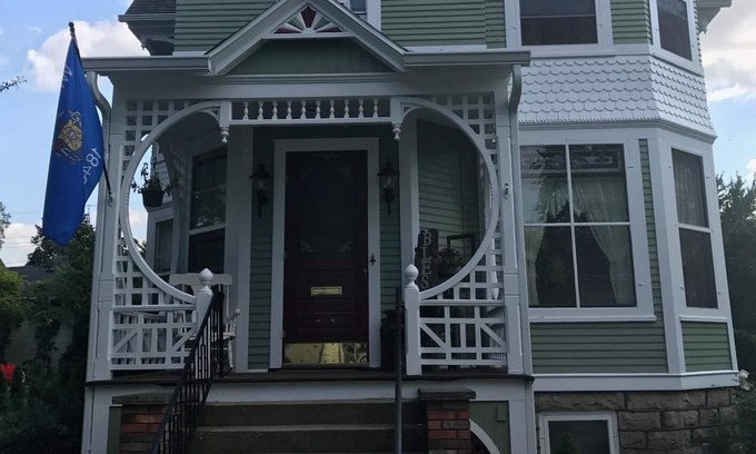 Brandon House | Old Victorian with great outdoor space