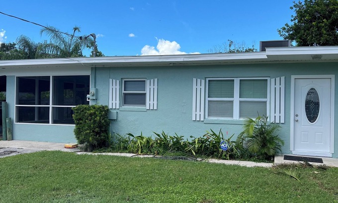 Laurel House | Old World Charm Beach Cottage Nokomis