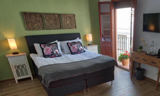 Olvera Bed & Breakfast | Olive Tree Bed and Breakfast