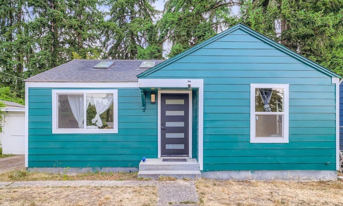 Olympic Hills House | Olympic Hills 2BR Home w/Huge Yard + Tiki Bar