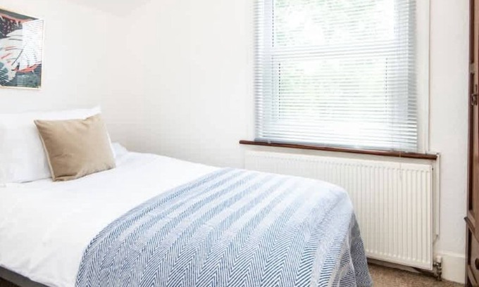 Hanwell House | Omega @ Hanwell | Single Room