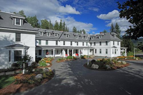 Bretton Woods Hotel | Omni Bretton Arms Inn at Mount Washington Resort