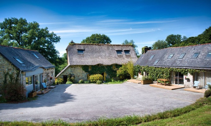 Perret Cottage | On a 3-hour property, in the heart of the forest, the Gites du Lety await you