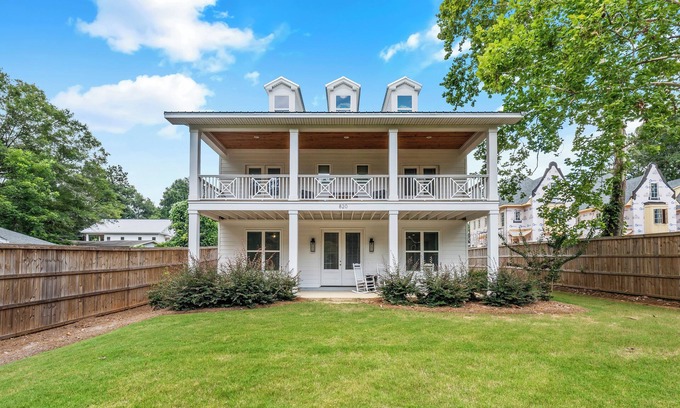 Pickwood House | On College Street in Auburn! Less than a mile to Toomer's