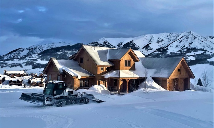 Mount Crested Butte House | On resort in Prospect Development-Direct Ski In/Out-Trampoline-Views