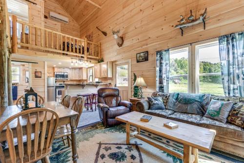 Cosby House | On-Site Creek Access Pet-Friendly Cosby Cabin!