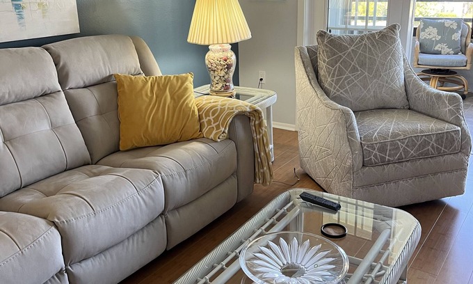 Burnt Store Marina Condo | On the 5th hole, walk in shower, new appliances, PT Cruiser option, restaurants!