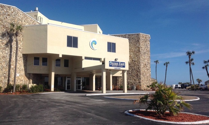 Ormond Beach Condo | On the beach at Daytona Beach with a spectacular ocean view and a reduced rate.