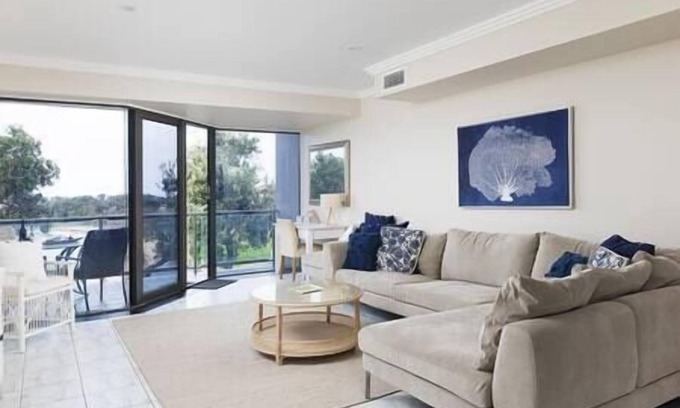 Boat Harbour Apartment | On the Beach: Family Stay, Rock Pools & Views