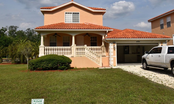 Homosassa Villa | On the canal with boat slip available for rent at the back of the house!