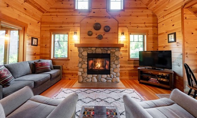 McKenzie Bridge Cabin | On the River! Wooded Bliss Riverfront Sanctuary on the Mckenzie River