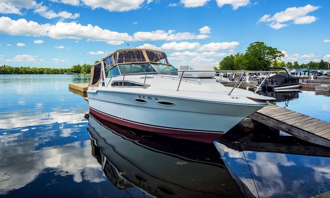 Alexandria Bay Boat Rental | "On the Rocks" Floating Cottage at Swan Bay Resort