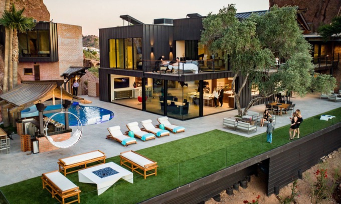 South Scottsdale House | On the Rocks: Luxury Camelback Estate w/Epic Views, Saltwater Pool & Guest Villa