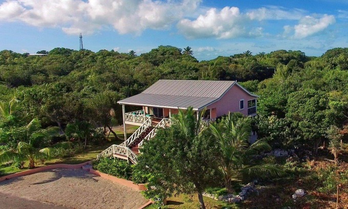 Marsh Harbour Apartment | On the Water-Gated Community-Private Boat Slip/L-In Town,2 Blocks From Resturant